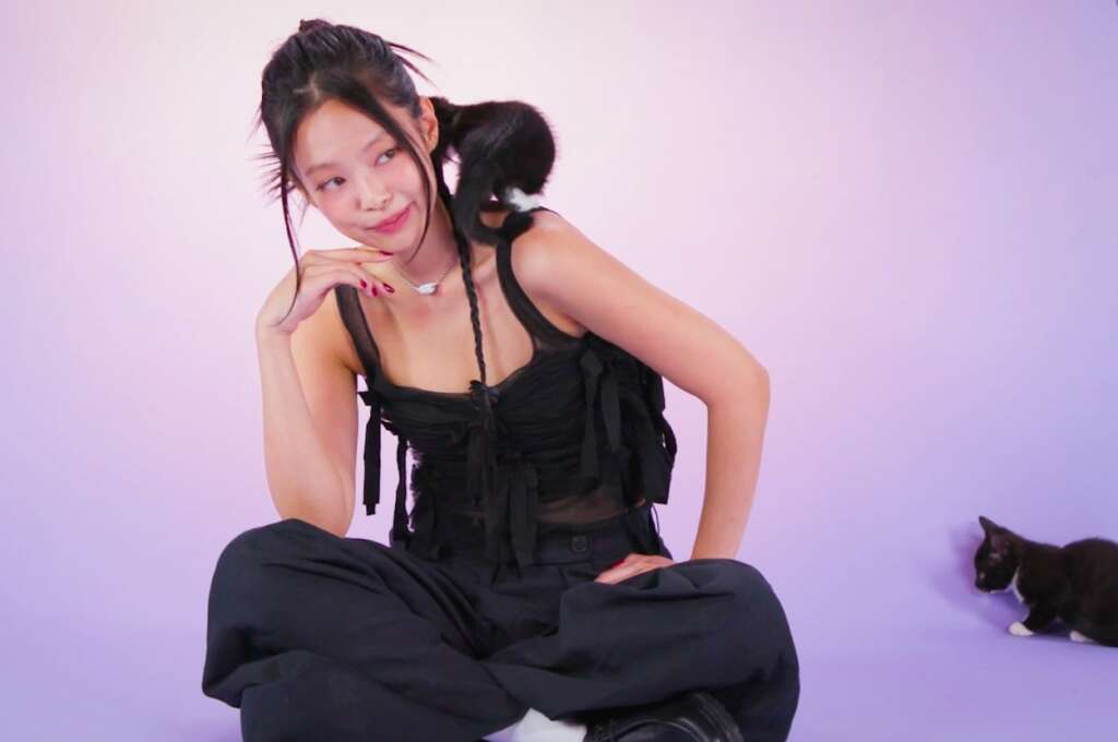 Jennie Brings Up Abu Dhabi During BuzzFeed Q&A