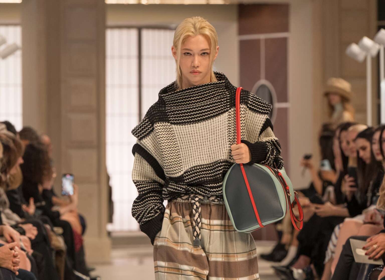 Stray Kids’ Felix Returns To The Runway For Louis Vuitton’s F/W 2025 Show